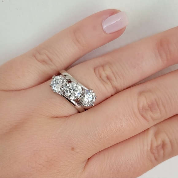 New 3ct Beautiful Moissanite Diamond Ring, Size 7 - Picture 6 of 11